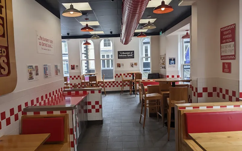 Restaurant: Five Guys Burgers and Fries Harrogate in Harrogate - American cuisine