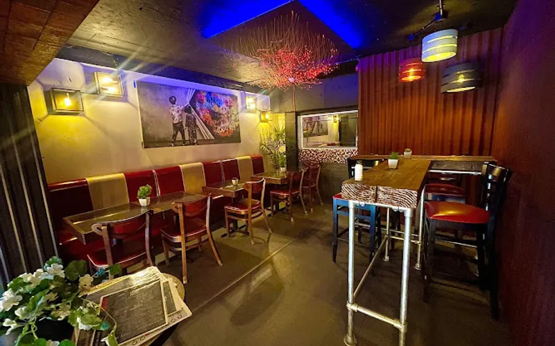 Restaurant: Hooyah Burgers in City Centre - Other cuisine