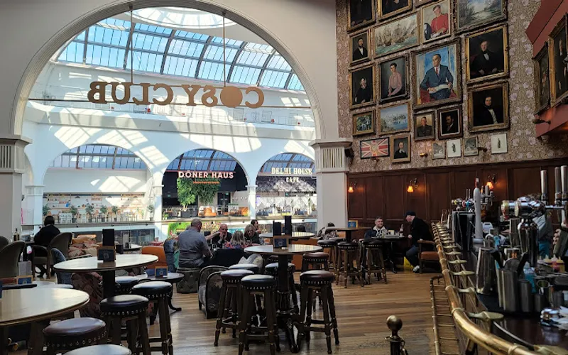 Restaurant: Cosy Club in City Centre - Other cuisine