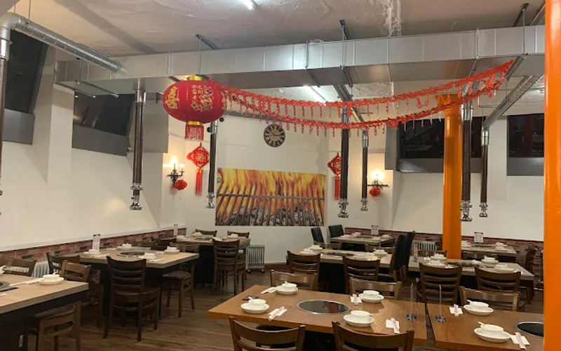 Restaurant: Red Restaurant in City Centre - Chinese cuisine