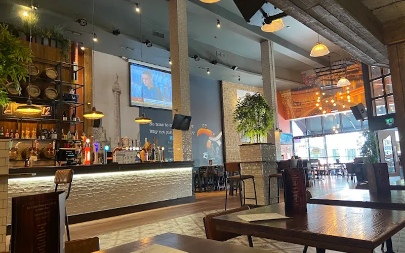 Restaurant: The Mayfair Pub & Kitchen in City Centre - Other cuisine
