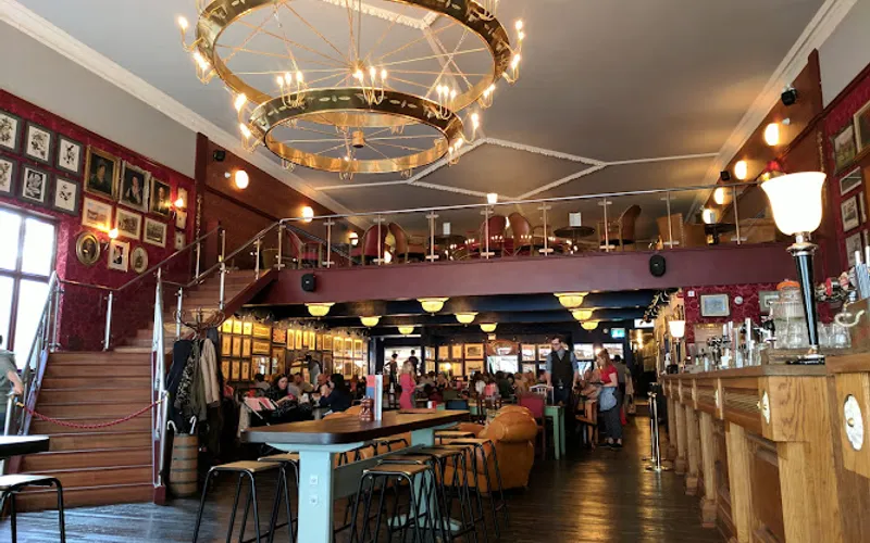 Restaurant: Cosy Club in City Centre - Other cuisine