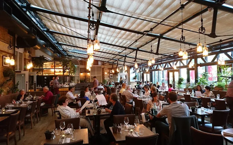 Restaurant: Peachey's Bar & Grill in City Centre - Other cuisine