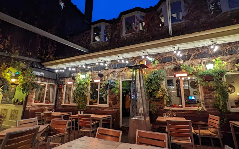 Restaurant: Stonegate Yard in City Centre - Other cuisine
