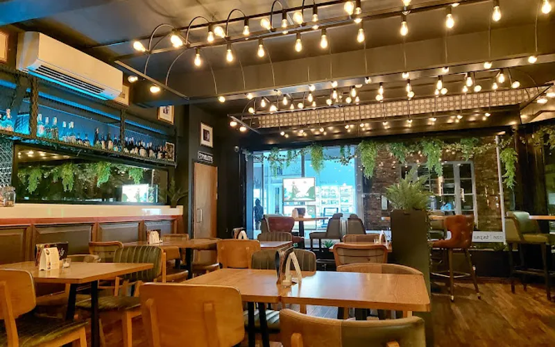 Restaurant: Trio Kitchen & Bar in City Centre - Other cuisine